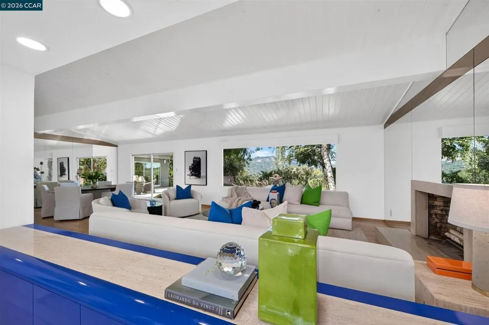 65 Bates Blvd Orinda, CA 94563
