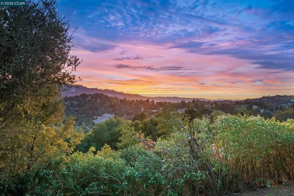 65 Bates Blvd Orinda, CA 94563