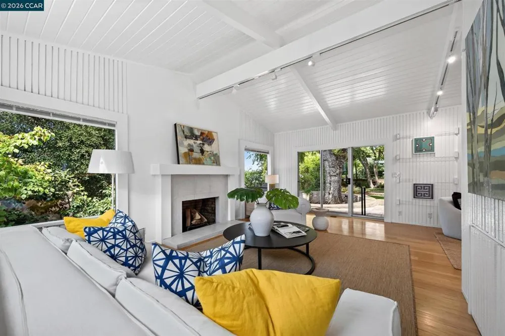 65 Bates Blvd Orinda, CA 94563