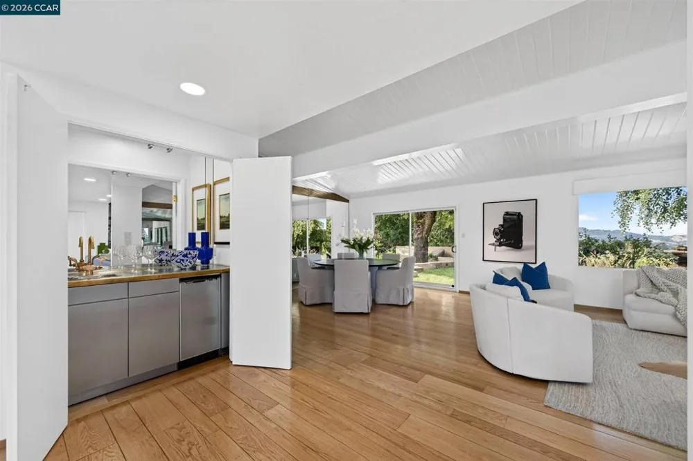 65 Bates Blvd Orinda, CA 94563
