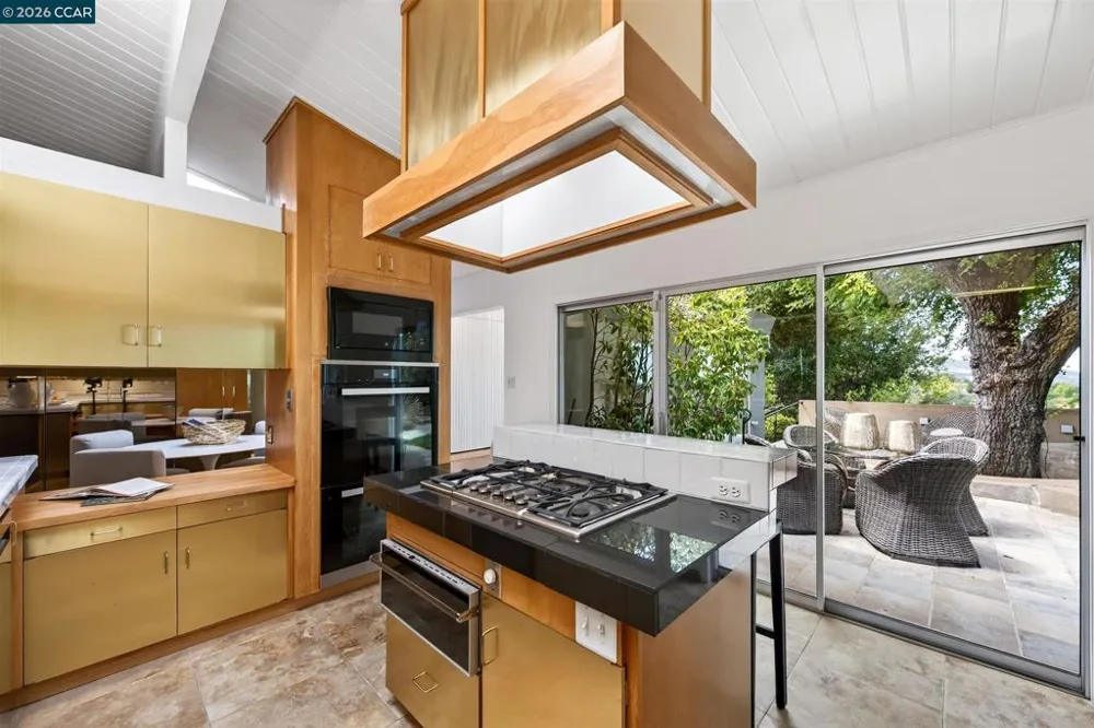 65 Bates Blvd Orinda, CA 94563