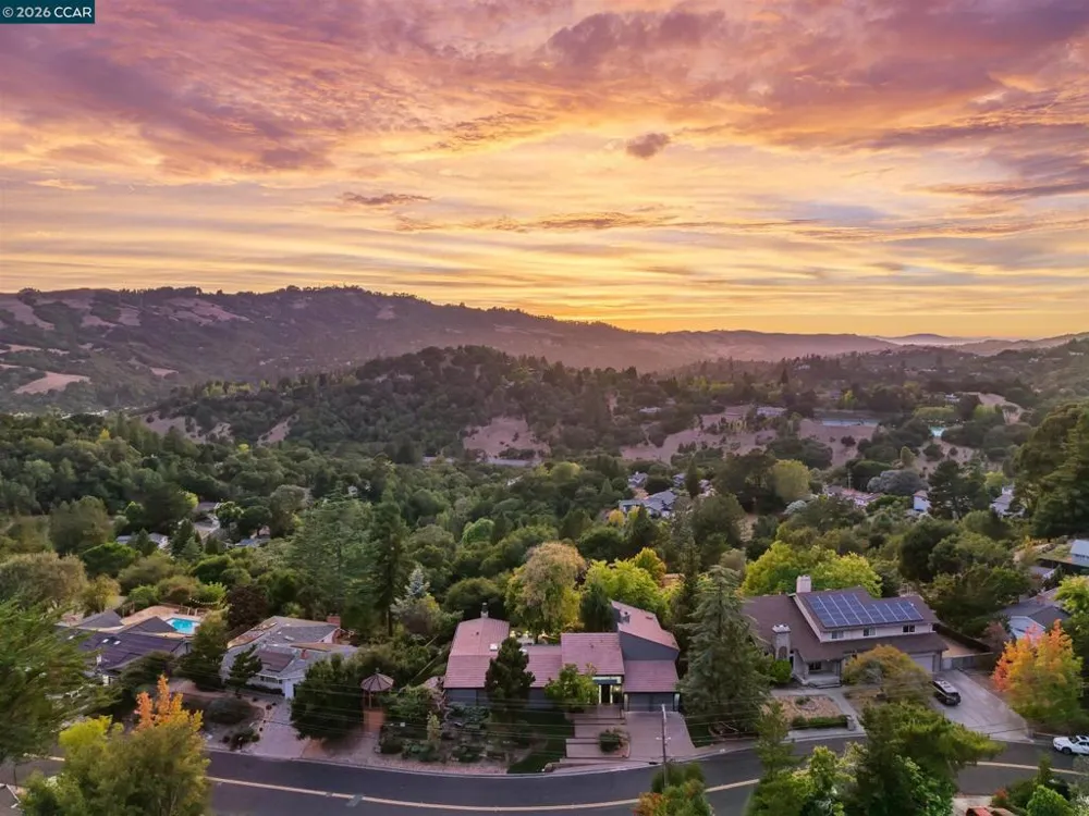 65 Bates Blvd Orinda, CA 94563