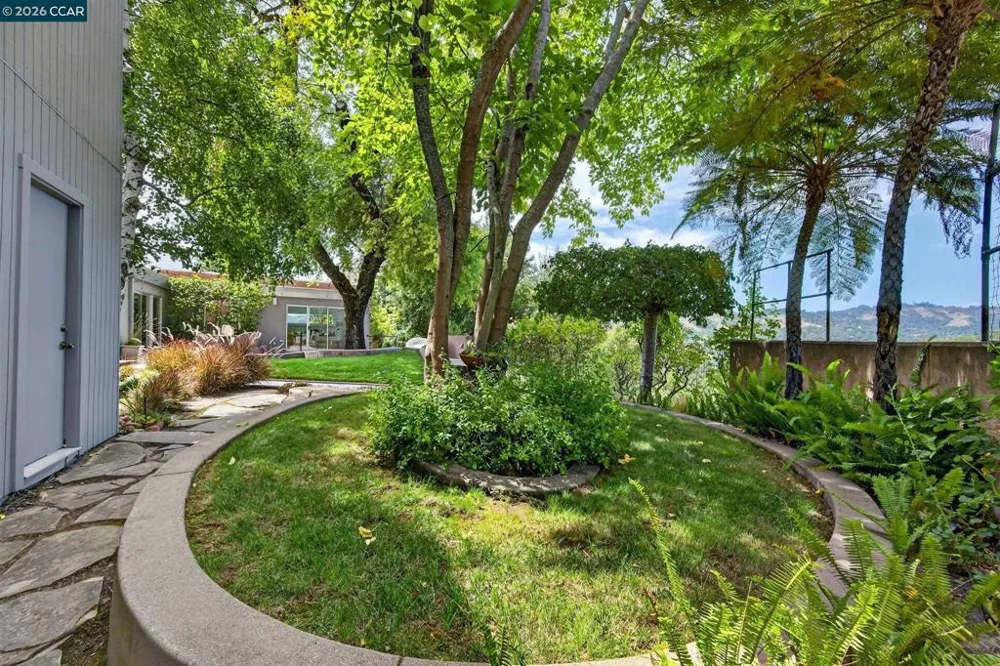 65 Bates Blvd Orinda, CA 94563