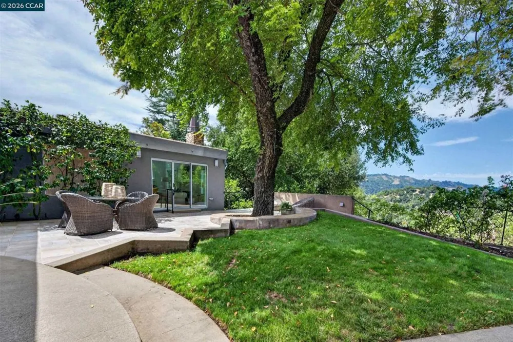 65 Bates Blvd Orinda, CA 94563