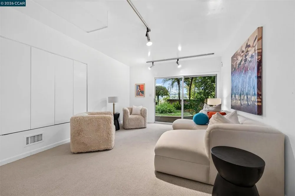 65 Bates Blvd Orinda, CA 94563