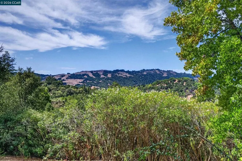 65 Bates Blvd Orinda, CA 94563