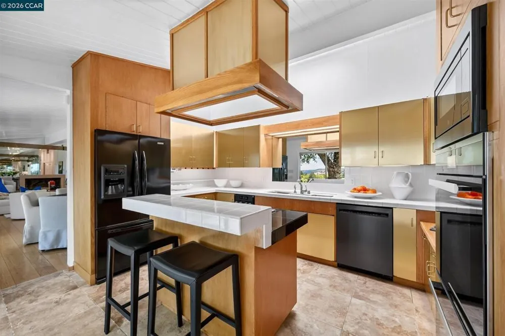 65 Bates Blvd Orinda, CA 94563