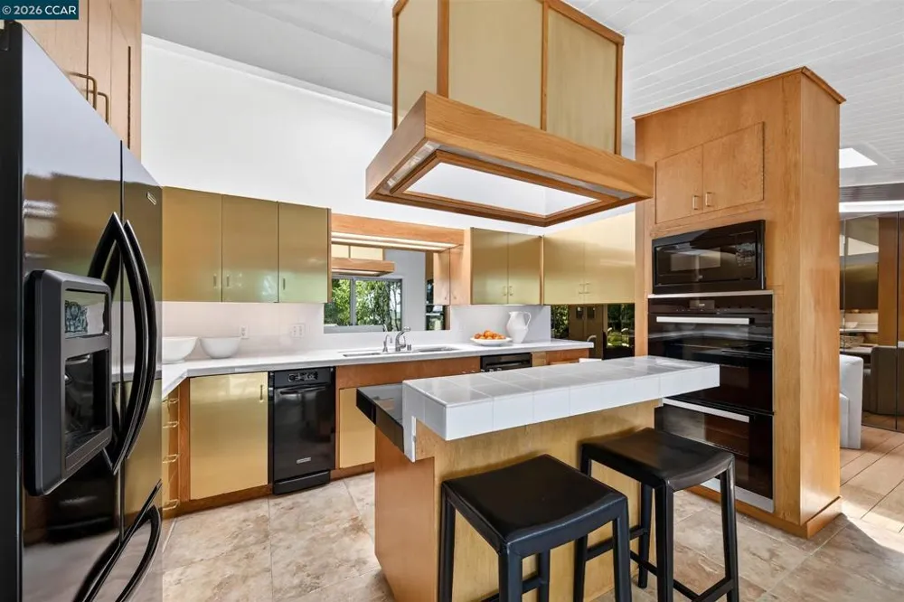 65 Bates Blvd Orinda, CA 94563