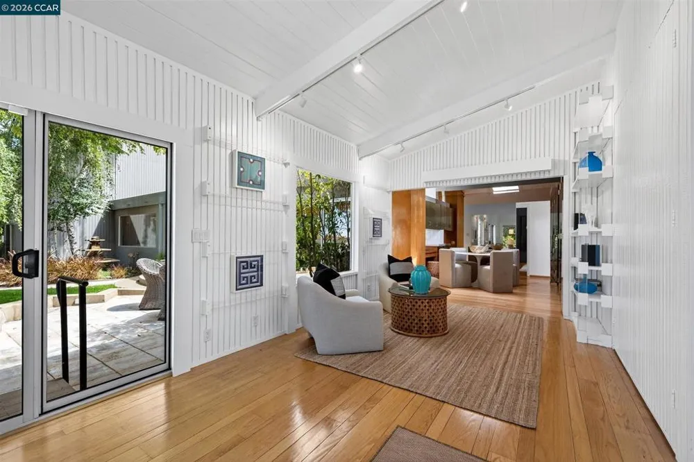 65 Bates Blvd Orinda, CA 94563