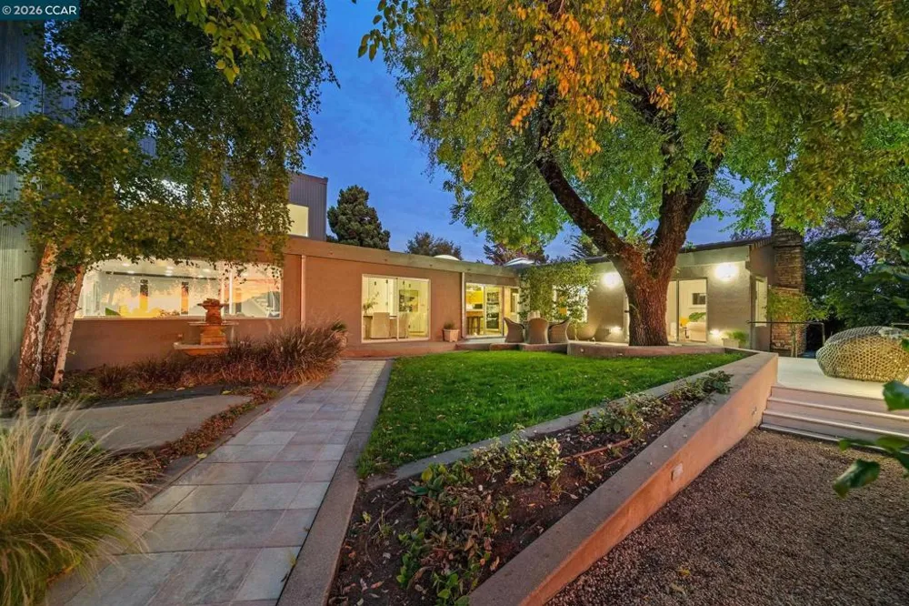 65 Bates Blvd Orinda, CA 94563