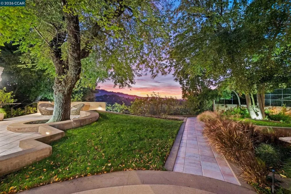 65 Bates Blvd Orinda, CA 94563
