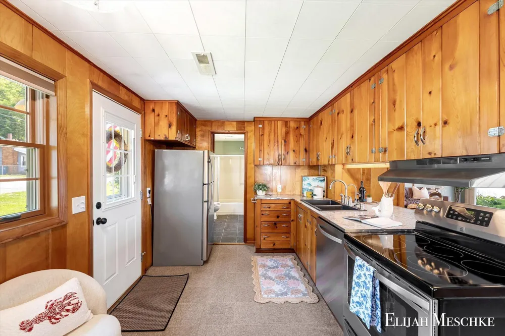 1970 Parker Drive Wayland, MI 49348