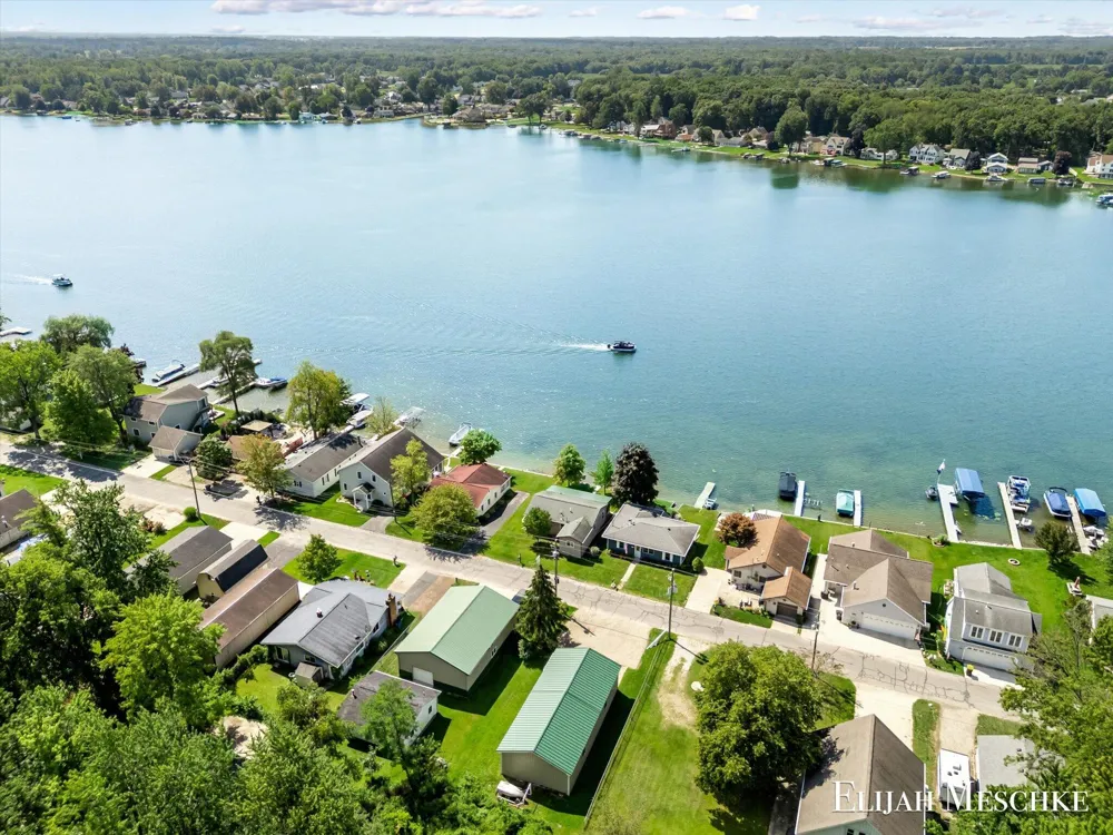 1970 Parker Drive Wayland, MI 49348