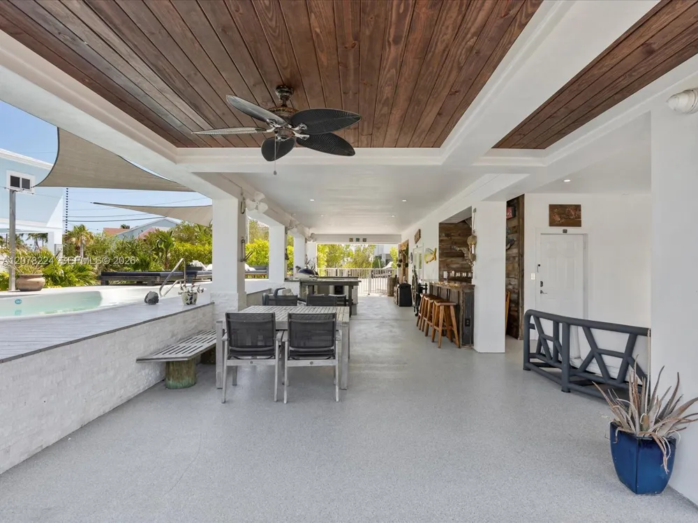 117 La Paloma Rd Key Largo, FL 33037