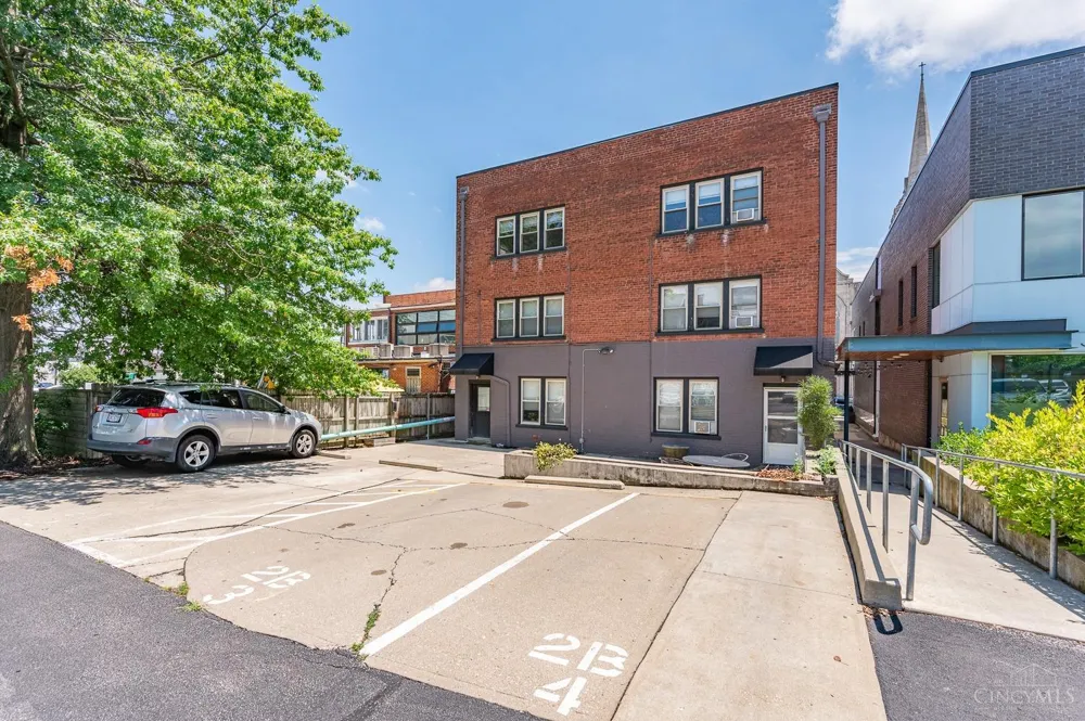 3096 Madison Road #9 Cincinnati, OH 45209