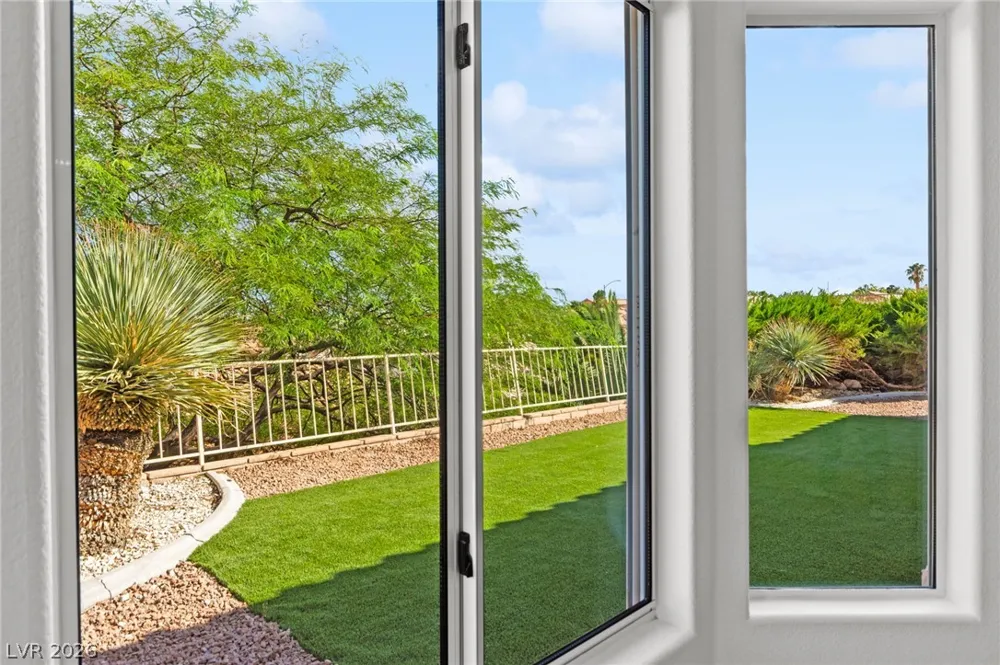 10701 Back Plains Drive Las Vegas, NV 89134