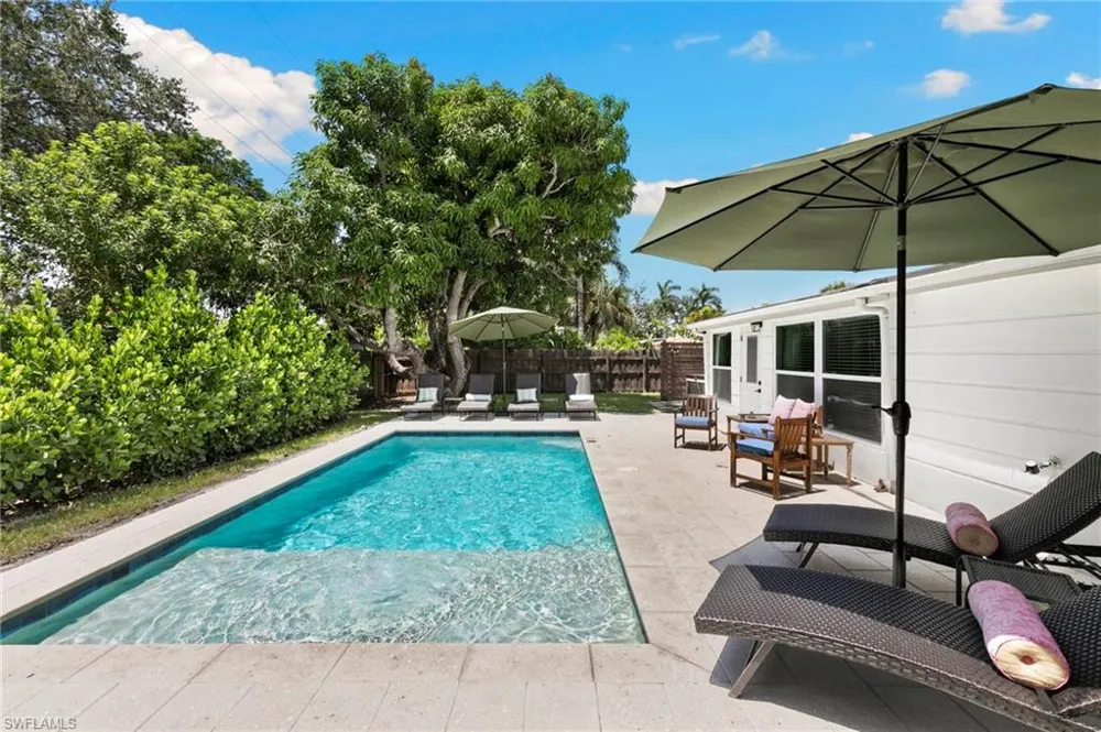 2160 Holiday Lane Naples, FL 34104