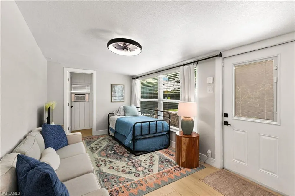2160 Holiday Lane Naples, FL 34104