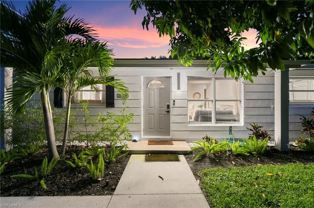 2160 Holiday Lane Naples, FL 34104