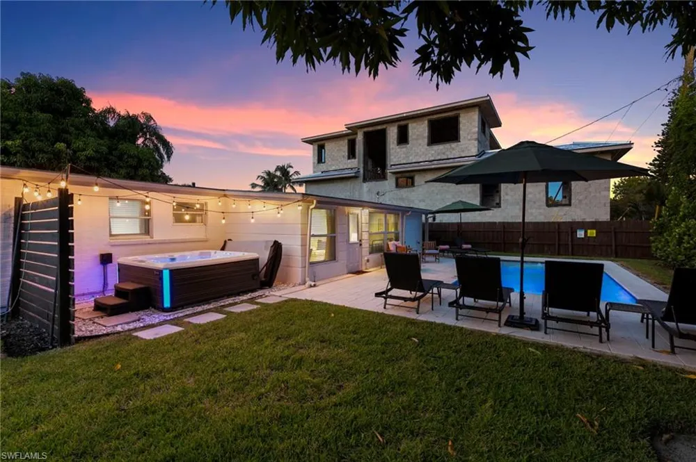 2160 Holiday Lane Naples, FL 34104