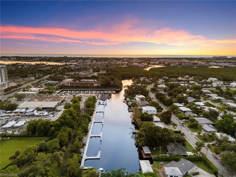 2160 Holiday Lane Naples, FL 34104