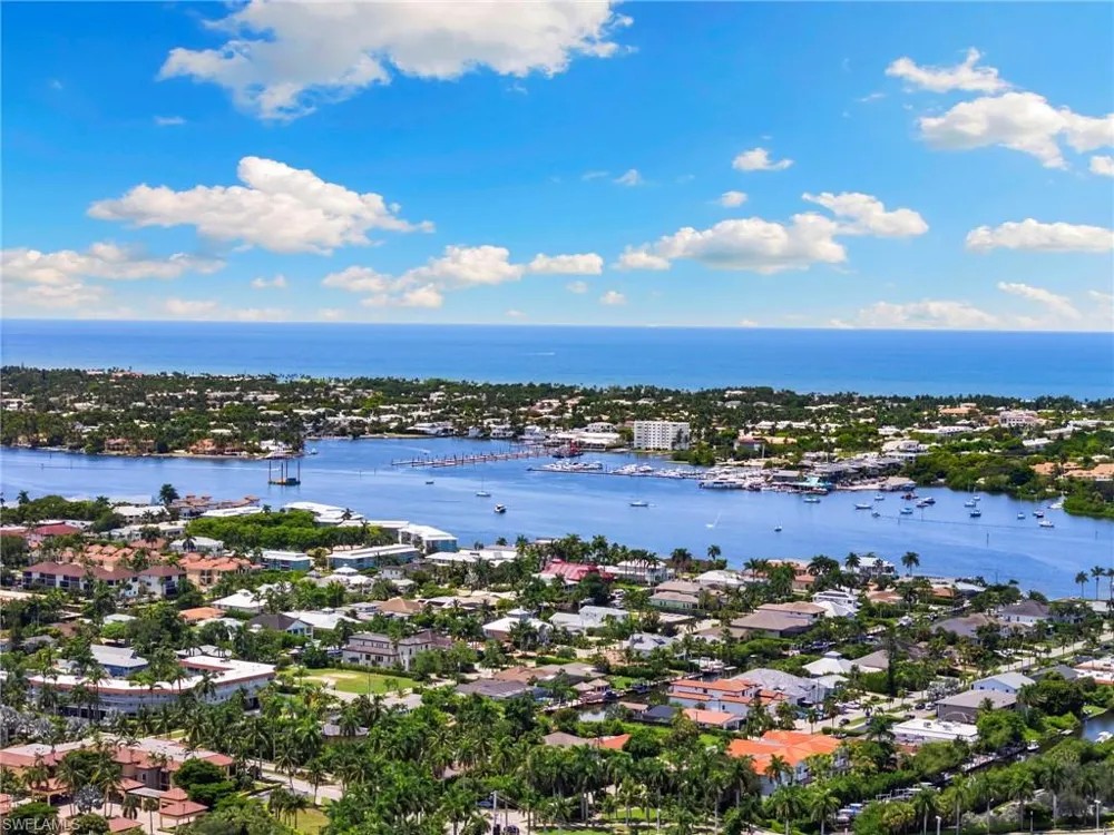 2160 Holiday Lane Naples, FL 34104