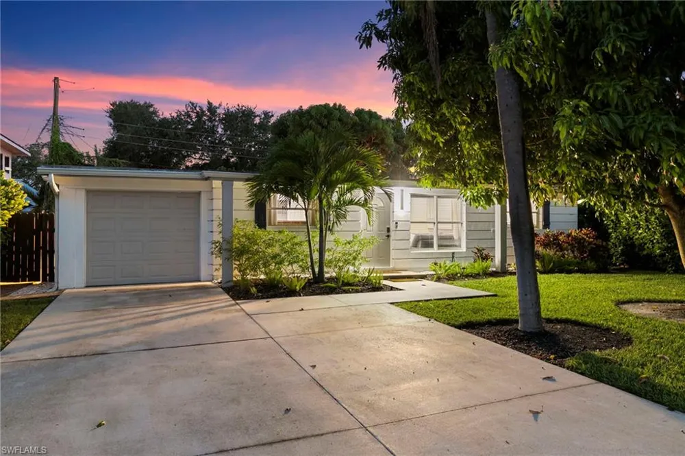 2160 Holiday Lane Naples, FL 34104