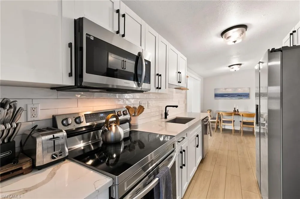 2160 Holiday Lane Naples, FL 34104