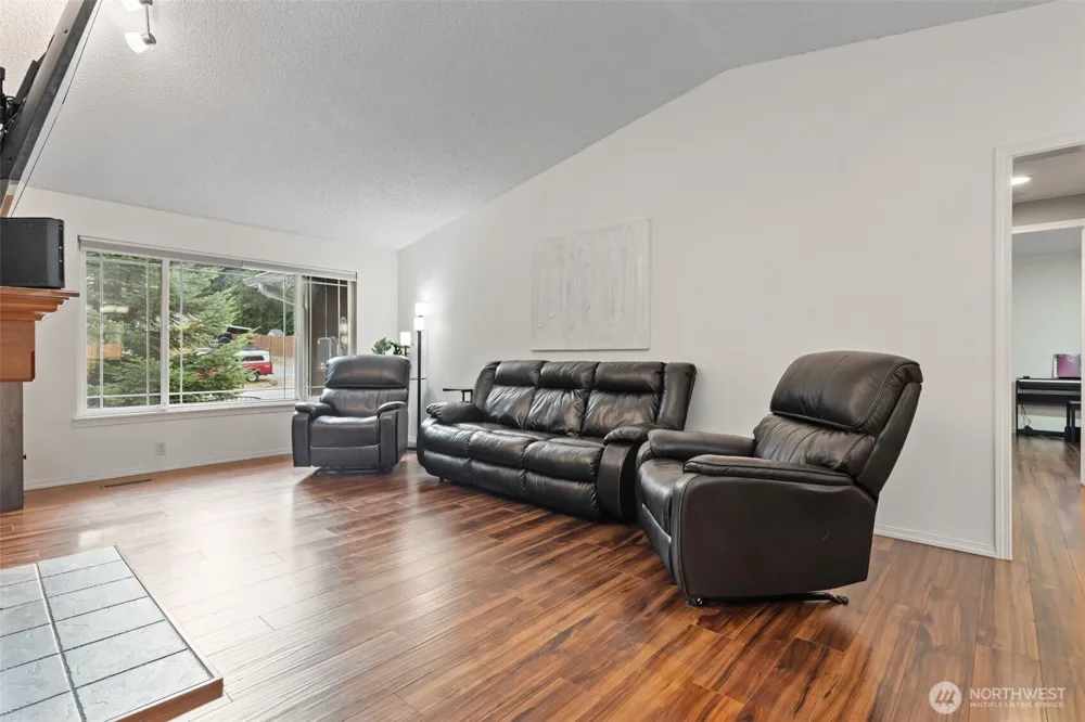 6009 190th Avenue E Lake Tapps, WA 98391