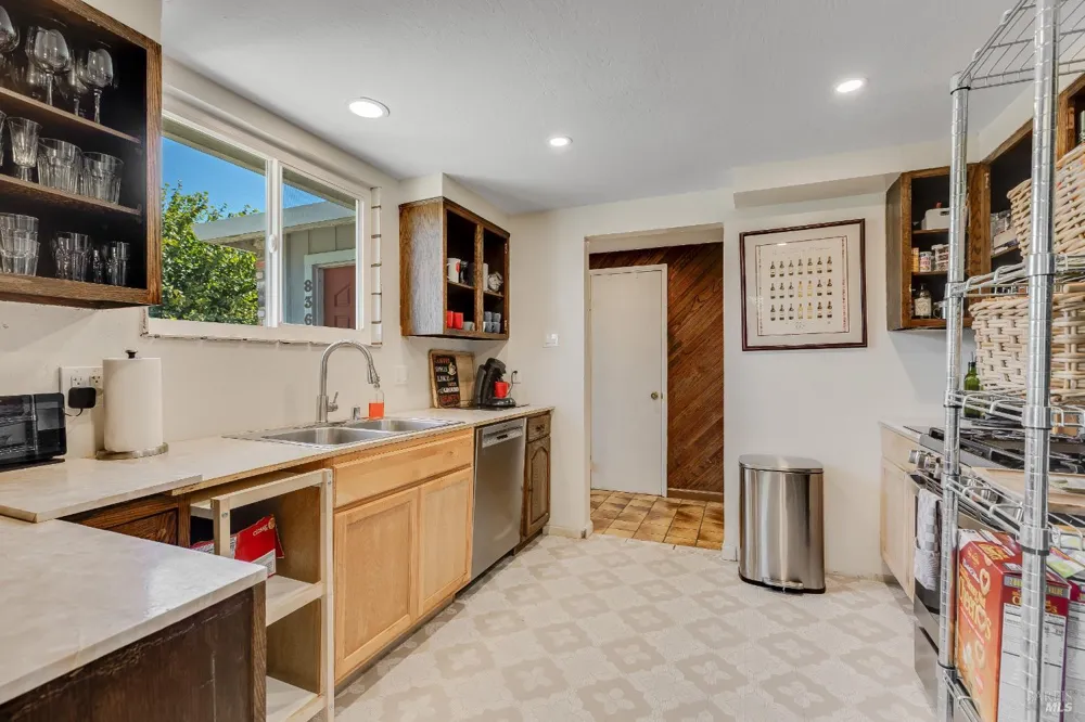 836 W 8th Street Benicia, CA 94510