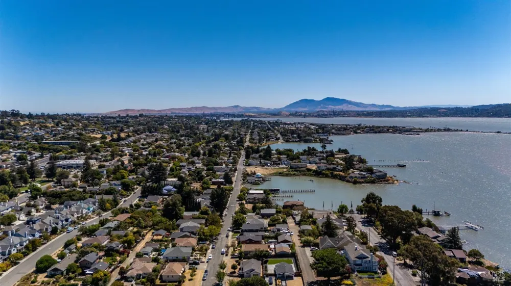 836 W 8th Street Benicia, CA 94510