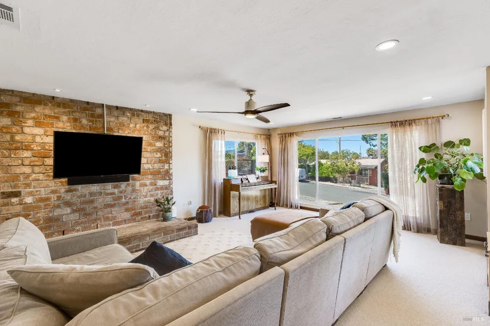 836 W 8th Street Benicia, CA 94510
