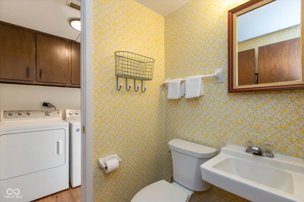 6068 Wingedfoot Court Indianapolis, IN 46254