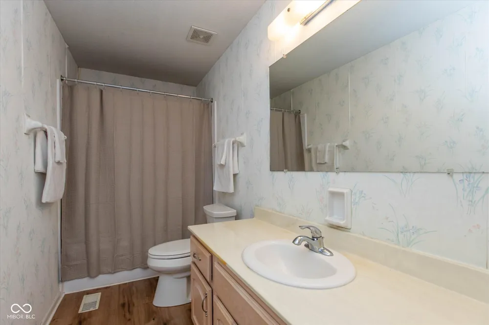 6068 Wingedfoot Court Indianapolis, IN 46254