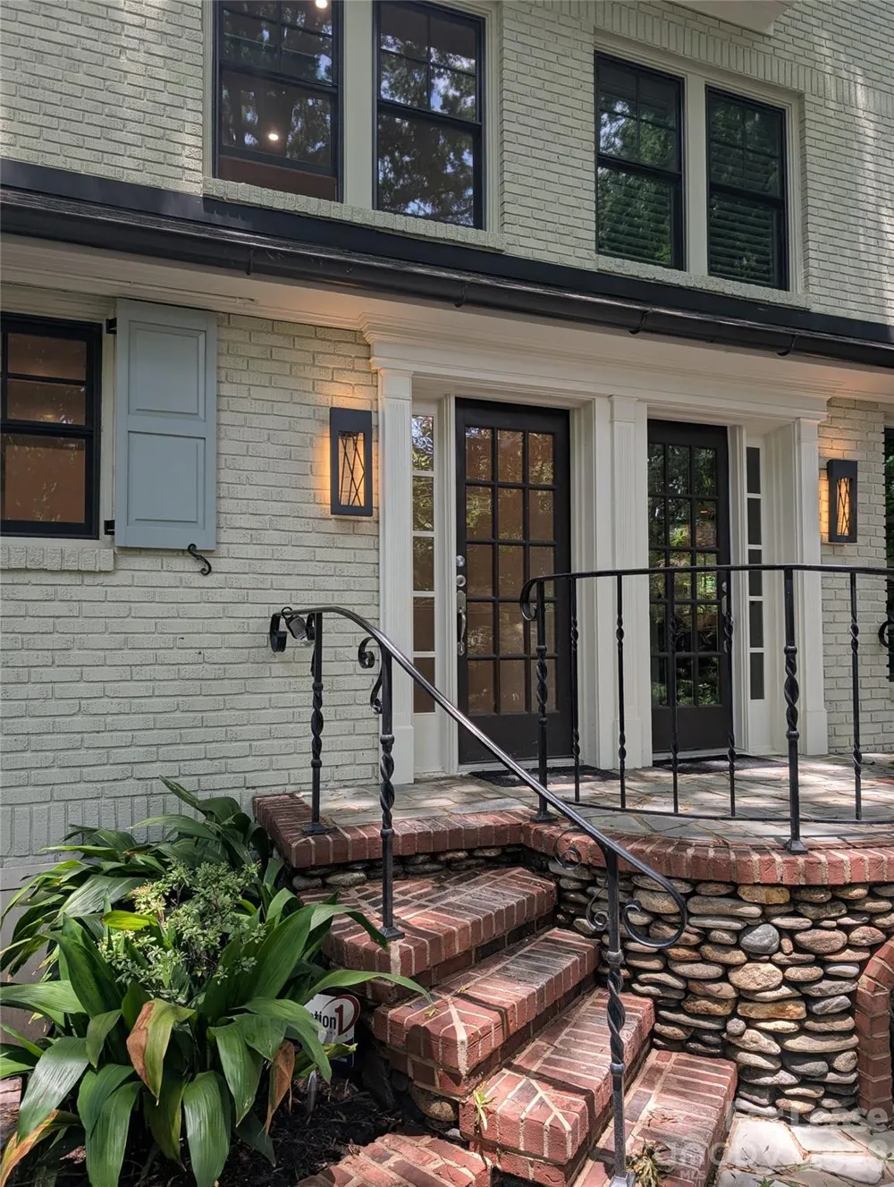 923 Henley Place Charlotte, NC 28207