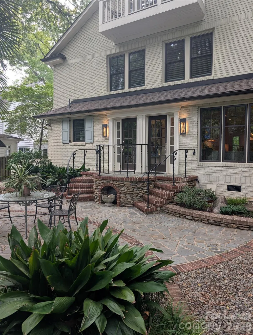 923 Henley Place Charlotte, NC 28207