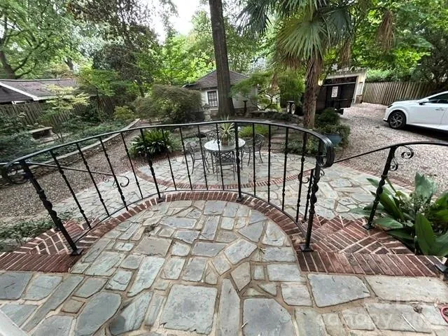 923 Henley Place Charlotte, NC 28207