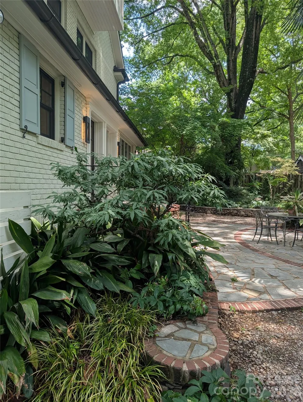 923 Henley Place Charlotte, NC 28207