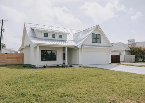 2717 Lakeview Drive