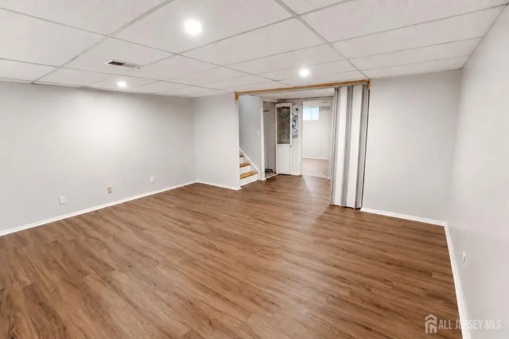 20 Delikat Lane Sayreville, NJ 08872