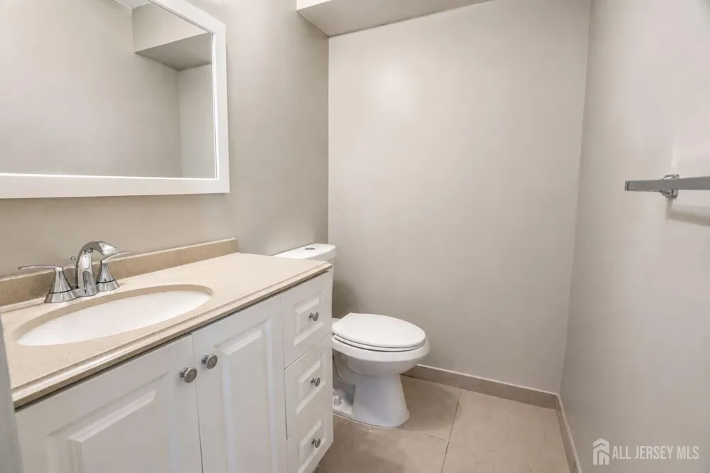 20 Delikat Lane Sayreville, NJ 08872