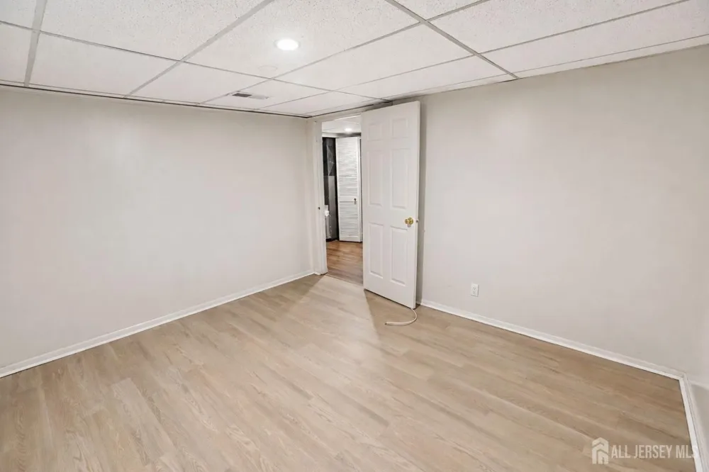 20 Delikat Lane Sayreville, NJ 08872