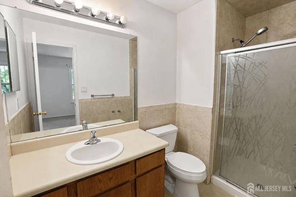 20 Delikat Lane Sayreville, NJ 08872