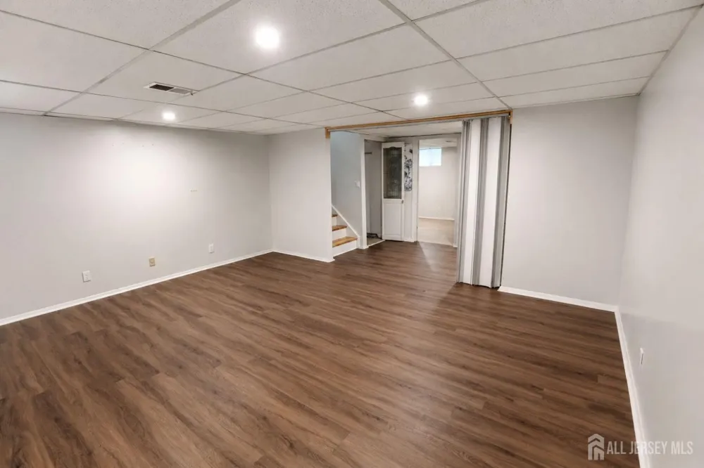 20 Delikat Lane Sayreville, NJ 08872