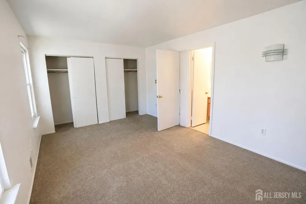 20 Delikat Lane Sayreville, NJ 08872