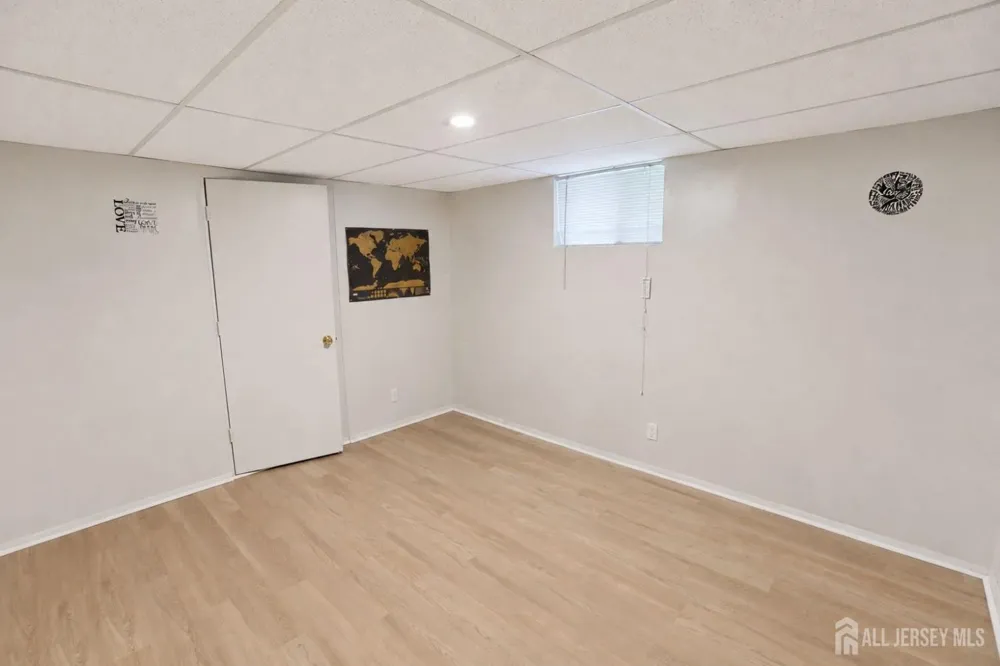20 Delikat Lane Sayreville, NJ 08872