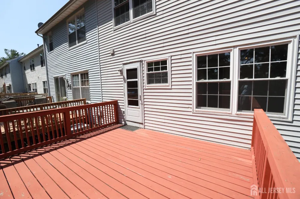 20 Delikat Lane Sayreville, NJ 08872