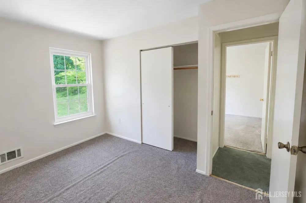 20 Delikat Lane Sayreville, NJ 08872