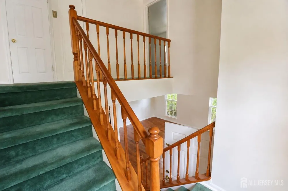 20 Delikat Lane Sayreville, NJ 08872