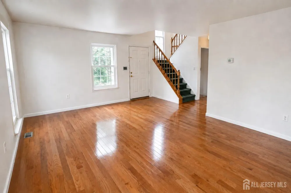 20 Delikat Lane Sayreville, NJ 08872